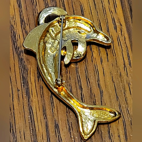 Signed Butler Fifth Avenue Dolphin Brooch – Vintage Gold Tone Z4 - Picture 3 of 4